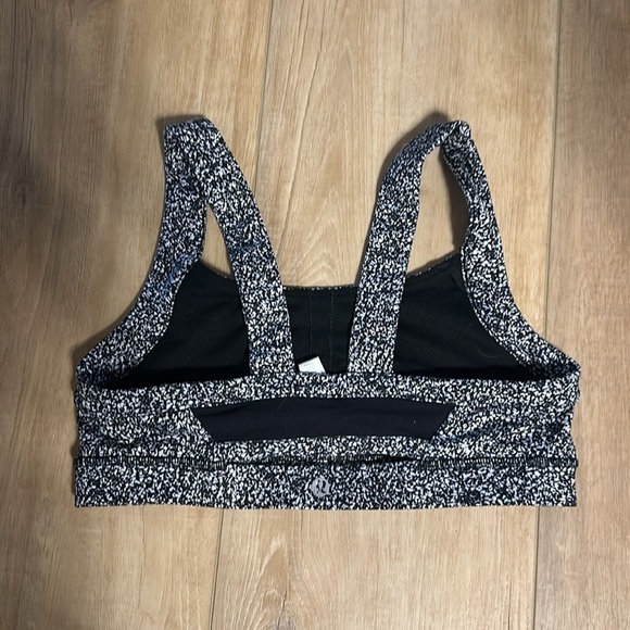 Lululemon women’s black & white sports bra size 10 - Picture 2 of 5
